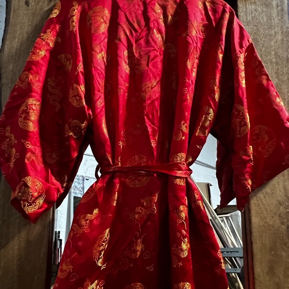 Luxurious Scarlet Floral Kimono 👘 Women's Robe - Picture 15 of 16